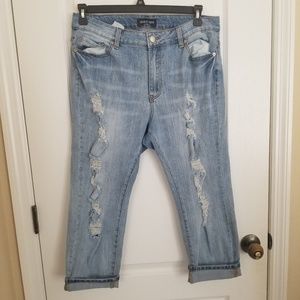 Light wash distressed cropped jeans